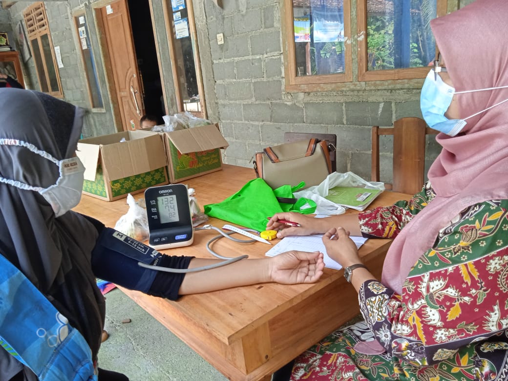 Kegiatan Posbindu dan Posyandu Anjir